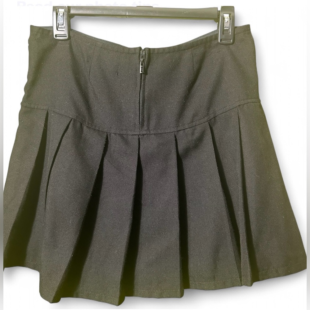 NWOTs Royal Bones Black Pleated Skirt with Chain Detail Sz M - Picture 3 of 7